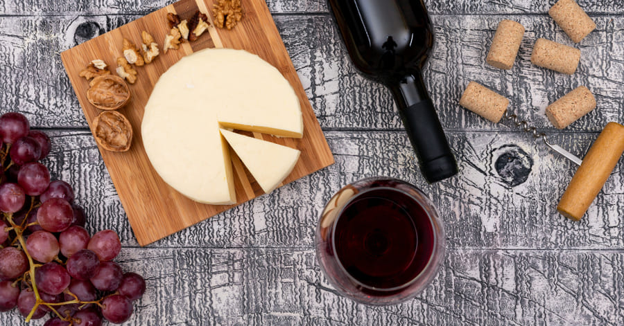 Cómo maridar queso y vino según el tipo de queso