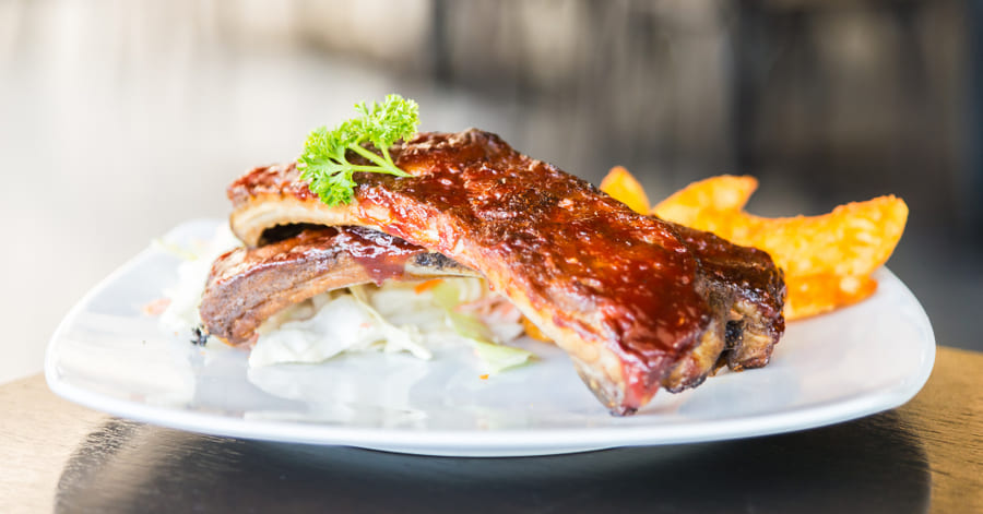 Con qué acompañar las costillas al horno: guarniciones